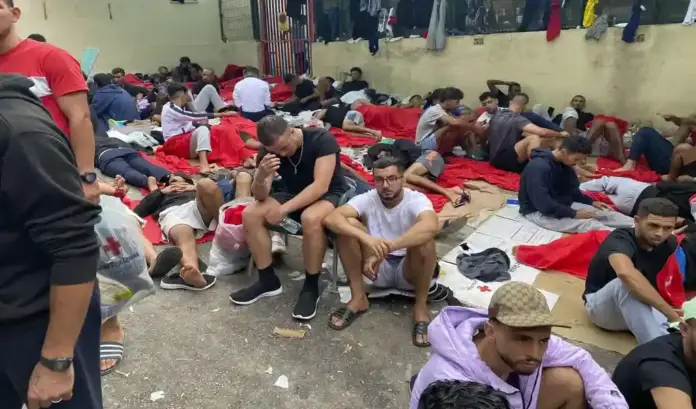 invasión de Ceuta por parte de miles de inmigrantes marroquíes, desde castillejos (Marruecos), Ceuta, la UE ofrece apoyo operativo, financiero y Frontex a España (6) FOTOGRAFÍA. CASTILLEJOS (MARRUECOS)/CEUTA (ESPAÑA), 30 DE JULIO DE 2026. Ceuta, la UE ofrece apoyo operativo, financiero y Frontex a España. Miles de inmigrantes ilegales, jóvenes marroquíes, llegaron este jueves a la frontera entre Castillejos (Marruecos) y Ceuta para tratar de cruzar la valla que separa las dos ciudades, según pudo comprobar Efe. Cientos de ellos saltaron las vallas de protección, que no estaban custodiadas en ese momento por policías, y accedieron a Ceuta. Efe