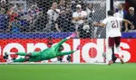 FOTOGRAFÍA. DALLAS (ESTADOS UNIDOS DE AMÉRICA EEUU), 14 DE JULIO DE 2026. Francia-España: Oyarzabal da ventaja de a España al descanso 0-1. Mikel Oyarzabal Ugarte (d) de España anota un gol este martes, en el partido de semifinales del Mundial de la FIFA 2026 entre Francia y España en el estadio AT&T en Arlington (Estados Unidos de América EEUU). Efe