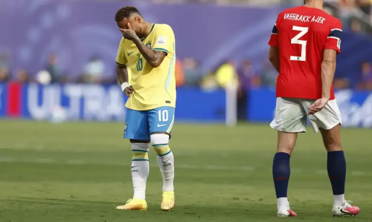 FOTOGRAFÍA. NUEVA JERSEY (ESTADOS UNIDOS DE AMÉRICA EEUU), 05 DE JULIO DE 2026. Brasil desperdicia un sinfín de ocasiones y se rinde ante Noruega 1-2. Neymar se lamenta por la eliminación de Brasil al perder ante Noruega en octavos de final del Mundial 2026. Efe
