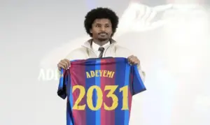 FOTOGRAFÍA. BARCELONA (CATALUÑA) ESPAÑA, 23 DE JULIO DE 2026. Karim Adeyemi, nuevo jugador del Barça hasta el 30 de junio de 2031. El FC Barcelona presentó este mediodía al nuevo jugador del club, el delantero alemán de 24 años Karim Adeyemi prodedente del Borussia Dormund y que ha firmado un contrato con el club azulgran hasta el año 203. Efe