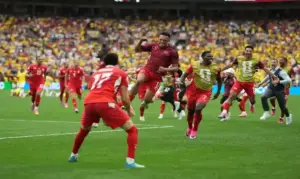 FOTOGRAFÍA. VANCOUVER (CANADÁ), 07 DE JULIO DE 2026. Suiza acaba con el sueño de Colombia en los penaltis 4-3. Ruben Vargas, de Suiza (C), celebra haber marcado el penalti decisivo junto a sus compañeros tras la tanda de penaltis del partido del Mundial de la FIFA 2026. Efe