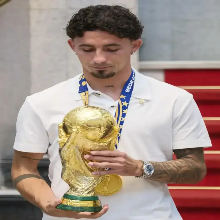 FOTOGRAFÍA. LAS PALMAS DE GRAN CANARIA (ISLAS CANARIAS) ESPAÑA, 27 DE JULIO DE 2026.- Pino: Voy a trabajar para seguir ganando más títulos. Acaba de aterrizar de ganar todo un Mundial de fútbol con España y el delantero grancanario del Crystal Palace, Yéremy Pino, ya tiene un nuevo sueño: ganar la Liga de Campeones, el único título continental que le queda por conseguir a nivel de clubes. Efe