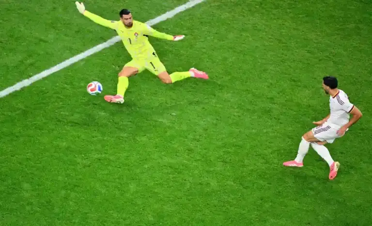 FOTOGRAFÍA. DALLAS (ESTADO DE TEXAS) ESTADOS UNIDOS DE AMÉRICA EEUU, 06 DE JULIO DE 2026. Merino mantiene vivo el sueño de la segunda estrella de España ante Portugal 0-1. Mikel Merino (c) de España celebra un gol este lunes, en un partido de los octavos de final del Mundial de la FIFA 2026 entre Portugal y España en el estadio AT&T en Arlington (Estados Unidos). Efe