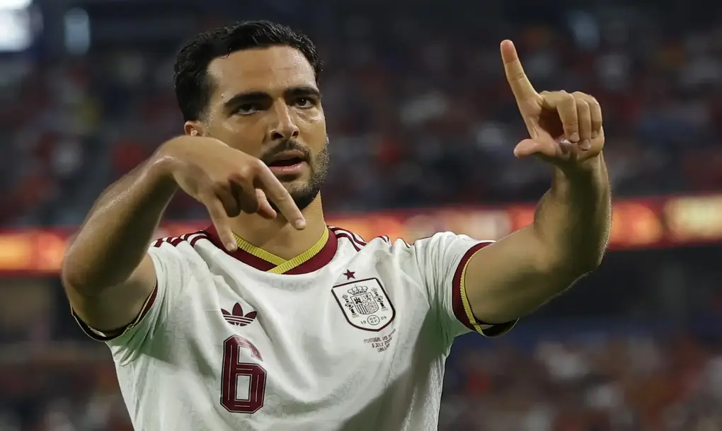 FOTOGRAFÍA. DALLAS (ESTADO DE TEXAS) ESTADOS UNIDOS DE AMÉRICA EEUU, 06 DE JULIO DE 2026. Merino mantiene vivo el sueño de la segunda estrella de España ante Portugal 0-1. Mikel Merino (c) de España celebra un gol este lunes, en un partido de los octavos de final del Mundial de la FIFA 2026 entre Portugal y España en el estadio AT&T en Arlington (Estados Unidos). Efe