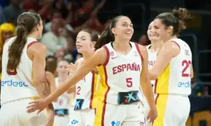 FOTOGRAFÍA. LA LAGUNA (TENERIFE) ISLAS CANARIAS (ESPAÑA), 23 DE AGOSTO DE 2026. La base de la selección española Maite Cazorla (c) durante el partido preparatorio para la Copa del Mundo de Baloncesto Femenino FIBA 2026 celebrado este domingo en el Pabellón Santiago Martín de La Laguna (Tenerife) y que enfrentó a las selecciones de España y de Bélgica. Efe
