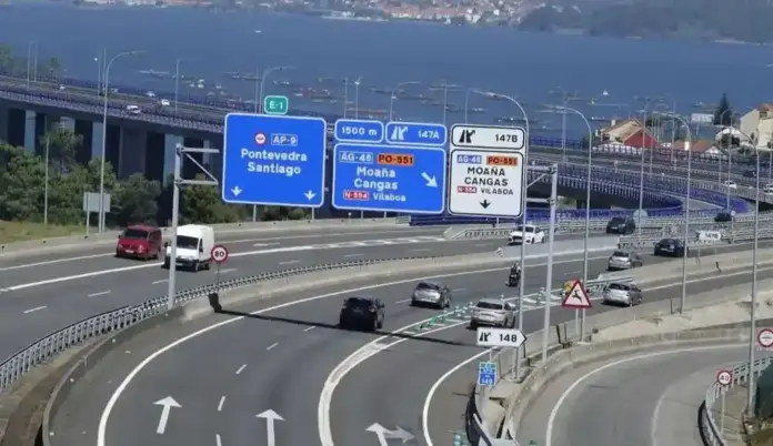 Tráfico, carreteras FOTOGRAFÍA. MOAÑA (GALICIA) ESPAÑA, 12 DE AGOSTO DE 2026. Tráfico intenso con retenciones en varias ciudades de España por el eclipse. Detalle de una imagen de las carreteras (A-G 46) a la altura de Moaña (Galicia) España este miércoles, día especialmente marcado por un histórico eclipse del Sol que va a traversar gran parte del territorio nacional de España por la tarde. Efe