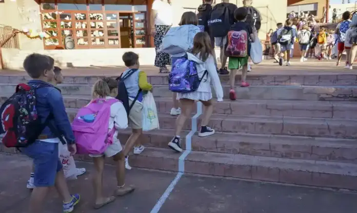 Vuelta al colegio, nueva curso escola FOTOGRAFÍA. LUGAR Y FECHA RELACIONADOS CON EL CONTENIDO: MADRID (ESPAÑA), 24 DE AGOSTO DE 2026. Más de ocho millones de escolares inician a partir del 7 de septiembre el curso 2026-2027, un nuevo periodo de clases que en algunos territorios como Madrid, Cataluña, Andalucía, Castilla-La Mancha o Cantabria estará marcado por huelgas y movilizaciones, mientras los docentes están a la espera de mejoras. Efe