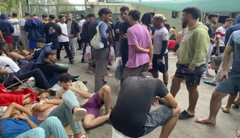 FOTOGRAFÍA. CEUTA (ESPAÑA), 04 DE AGOSTO DE 2026. Los Gobiernos de VOX se opondrán al reparto de ilegales de la invasión de Ceuta. l Gobierno de la Junta de Castilla y León, gobernada por PP y Vox, ha anunciado su «oposición frontal» a la política migratoria del Gobierno central de Pedro Sánchez Pérez-Castejón (PSOE) y ha avanzado que rechazará cualquier futuro reparto de ilegales inmigrantes marroquíes Menores Extranjeros No Acompañados (MENA) de la invasión de Ceuta. Efe