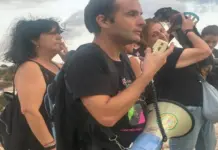 FOTOGRAFÍA. EL MORALET (ALICANTE) ESPAÑA, 22 DE AGOSTO DE 2026. La Plataforma Defensa Animal se ha concentrado este sábado frente al recinto de la vaquilla que está situado en la calle Danés en El Moralet, provincia de Alicante, para mostrar su oposición a los festejos taurinos. Lasvocesdelpueblo (Ñ Pueblo)
