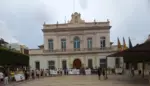 FOTOGRAFÍA. ALFAFAR (COMUNIDAD VALENCIANA) ESPAÑA, 01 DE AGOSTO DE 2026. La plataforma Antitaurina de Alfafar, respaldada por diferentes colectivos animalistas, vecindarios y partidos políticos, ha realizado este sábado, un año más, su protesta frente al Ayuntamiento de Alfafar para exigir la abolición de los actos taurinos —principalmente, el toro embolado, en cuerda y la cagada del manso, así como también se mencionó el uso de caballos en diferentes festividades del municipio o el uso de animales durante la feria medieval—. Lasvocesdelpueblo (Ñ Pueblo)