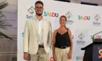 FOTOGRAFÍA. SALOU (TARRAGONA) ESPAÑA, 08 DE AGOSTO DE 2026. VOX celebra el archivo de la denuncia contra su joven edil Paul Daniel Axinte Axinte en Salou (i). «Esta denuncia ha acabado archivada y el resto de maniobras contra VOX terminarán igual: desmontadas por la realidad», afirmó la líder local y portavoz municipal en el Ayuntamiento de Salou, Ana Belén Rodríguez Ros (d). Lasvocesdelpueblo (Ñ Pueblo)