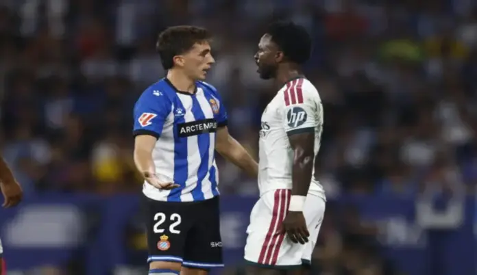 Cala Sabíamos que Real madrid era fuerte a balón parado, centrocampista del Espanyol Álex Calatrava Torrado Cala (i), Vinícius José Paixão de Oliveira Júnior (Vinícius Júnior) FOTOGRAFÍA. CORNELLÁ DE LLOBREGAT (BARCELONA) ESPAÑA, 22 DE AGOSTO DE 2026. Cala: Sabíamos que Real madrid era fuerte a balón parado. El centrocampista del Espanyol Álex Calatrava Torrado "Cala" (i) conversa con el internacional brasileño y futbolista del Real Madrid, Vinícius José Paixão de Oliveira Júnior (Vinícius Júnior), del Real Madrid, durante el partido de LaLiga de fútbol que RCD Espanyol y Real Madrid disputaron en el RCDE Stadium, en Barcelona. Efe