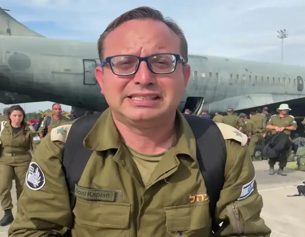FOTOGRAFÍA. CALI (COLOMBIA), 14 DE AGOSTO DE 2026. Cálida conversación Israel y Colombia con traslado de la embajada a Jerusalén. La ayuda humanitaria y los rescatistas del Ejército israelí, el Tzáhal, por el Terremoto que atacó varias ciudades colombianas ya llegó en Colombia. "Cuando otro pueblo sufre, no preguntamos quién es; preguntamos cómo podemos ayudar. Estamos trabajando codo a codo con cuerpo de bomberos, ejército y autoridades municipales en varios sitios de Cali. Estoy impresionado con el profesionalismo de los cuerpos colombianos y la resiliencia de la gente y las familia. Colombia querida, Israel está contigo!", explicó el rescatista capitán y portavoz Reservista en español del Tzáhal de origen Uruguay, Roni Kaplan, desde Cali (Colombia). Lasvocesdelpueblo (Ñ Pueblo)