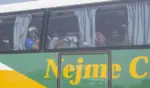 FOTOGRAFÍA. CASTILLEJOS (MARRUECOS), 01 DE AGOSTO DE 2026. Ceuta: Italia inicia los controles a viajeros procedentes de España. Varios inmigrantes marroquíes en un autobús, facilitado por las autoridades de Marruecos, para ser trasladados desde Castillejos (Marruecos) hasta sus ciudades de origen en Marruecos, tras regresar de forma voluntaria de Ceuta (España), después de la invasión migratoria marroquí de la Ciudad Autónoma de Ceuta. Más de "69.000" marroquíes ya han retornado voluntariamente a Castillejos, según datos oficiales de las autoridades españolas este sábado y, además, la Ceuta sigue sin su normalidad dado que aún está ocupada por "miles" de inmigrantes marroquíes, aseguró el presidente del Gobierno de Ceuta, por el Partido PP, Juan Jesús Vivas Lara. Efe