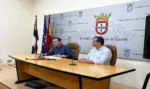 FOTOGRAFÍA. CEUTA (ESPAÑA), 15 DE AGOSTO DE 2026. El presidente y portavoz de VOX en Ceuta, Juan Sergio Redondo Pacheco (i); ha comparecido este sábado en rueda de prensa, acompañado por el diputado nacional de VOX, Andrés Alberto Rodríguez Almeida (Alberto Rodríguez) (d); para reclamar al presidente del Gobierno de la Ciudad Autónoma de Ceuta por el PP, Juan Jesús Vivas Lara, que rompa inmediatamente sus acuerdos con el PSOE en Ceuta y deje de apoyarse políticamente en los socialistas y en el partido islamista de Fátima Hamed Hossain. Lasvocesdelpueblo (Ñ Pueblo)