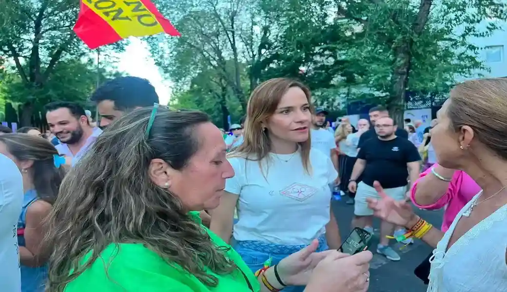 FOTOGRAFÍA. MADRID (ESPAÑA), 02 DE AGOSTO DE 2026. Ceuta vive un auténtico infierno: VOX ante embajada de Marruecos . Ceuta vive un auténtico infierno: VOX ante embajada de Marruecos. El portavoz nacional de Vivienda de VOX, Carlos Hernández Quero, ha participado este domingo frente a la Embajada de Marruecos en Madrid en la marcha convocada por Sociedad Civil Española en protesta por lo ocurrido en Ceuta. Lo ha hecho junto a la portavoz nacional de Agenda España, Isabel Pérez Moñino-Aranda; la coordinadora nacional jurídica de VOX, Marta Asunción Castro Fuertes; y el diputado por Alicante al Congreso de los Diputados, José María Sánchez García. Lasvocesdelpueblo (Ñ Pueblo)