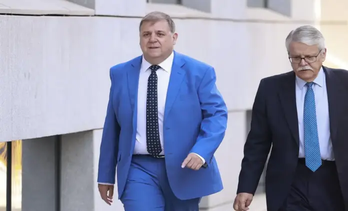 FOTOGRAFÍA. MADRID (ESPAÑA), 15 DE SEPTIEMBRE DE 2025. Clonado del móvil del exjefe de gabinete de Pedro Sánchez en sala precintada de la Audiencia Nacional. Juan Manuel Serrano Quintana, exjefe de gabinete del presidente del Gobierno de España, Pedro Sánchez Pérez-Castejón en el Partido Socialista (PSOE), expresidente de Correos y Telégrafos y consejero de la Sociedad Estatal de Participaciones Industriales (SEPI), registrado este martes antes de sus interrogatorios en la Audiencia Nacional, donde el juez investiga el caso d elas cloacas del PSOE contra el Estado de Derecho y la democracia, el llamado Caso Leire. Efe