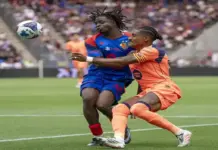 FOTOGRAFÍA. BASILEA (BASILEA-CIUDAD) SUIZA, 16 DE AGOSTO DE 2026. El Barça golea al Basilea en el amistoso de la pretemporada 2-5. El Barcelona goleó al Basilea (2-5) en el amistoso de preparación en el St. Jakob-Park en la ciudad de Basilea (Basilea-Ciudad) Suiza, en el estreno goleador de dos de las caras nuevas del conjunto azulgrana para la próxima temporada: el alemán Karim Adeyemi, que abrió la cuenta visitante, y el belga Jesse Bisiwu, autor de un doblete. Efe