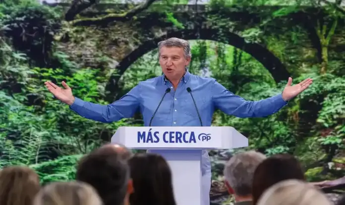 FOTOGRAFÍA. LUGAR RELACIONADO CON EL CONTENIDO: MADRID (ESPAÑA), 18 DE JULIO DE 2026. El PP asegura que ser socialista es declarar poco y tener mucho. En la imagen, el presidente Partido Popular (PP), Alberto Núñez Feijóo, participa en un acto de su formación. Efe
