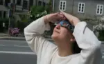 FOTOGRAFÍA. LA CORUÑA (COMUNIDAD AUTÓNOMA DE GALICIA) ESPAÑA, 12 DE AGOSTO DE 2026. El eclipse de Sol ha comenzado a ser visible como parcial en España pasadas las 19:30 horas (hora peninsular) en el norte de Galicia, desde donde la sombra recorrerá durante aproximadamente dos horas gran parte del país de oeste a este, en un fenómeno astronómico que ha congregado a millones de personas en cientos de puntos de observación. Efe