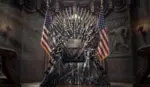 FOTOGRAFÍA. WASHINGTON (ESTADOS UNIDOS DE AMÉRICA, EEUU), 10 DE AGOSTO DE 2026. Escritorio de Trump convertido en el Trono de Hierro en el Despacho Oval. Captura de vídeo de la cuenta de la Casa Blanca en X @WhiteHouse que muestra el escritorio del presidente de Estados Unidos convertido en el Trono de Hierro de la película Juego de Tronos. @WhiteHouse/Efe