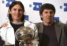 FOTOGRAFÍA. BARCELONA (ESPAÑA), AÑO 2007. Fallece el padre de Messi, Jorge Horacio Messi a los 68 años en Rosario. El delantero argentino del F.C Barcelona, Lionel Andrés Messi Cuccittini (Leo Messi) (i) posa para los medios gráficos junto a su padre, Jorge Horacio Messi, con el trofeo Efe al mejor futbolista iberoamericano de la temporada 2006-2007 de la Liga española. Efe