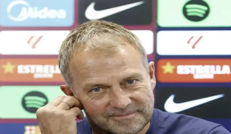 FOTOGRAFÍA. SANT JOAN DESPÍ (BARCELONA) ESPAÑA, 30 DE AGOSTO DE 2026. El entrenador del FC Barcelona, Hans-Dieter Flick (Hansi Flick), da una rueda de prensa tras dirigir un entrenamiento en las instalaciones del club en Sant Joan Despi, en Barcelona, este domingo, en la víspera de su partido de LaLiga EA Sports contra el Rayo Vallecano. Efe