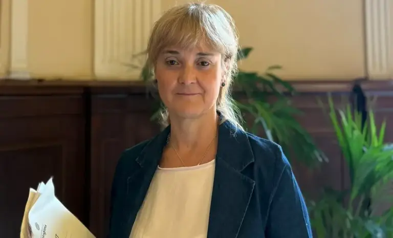 FOTOGRAFÍA. TARRAGONA (CATALUÑA) ESPAÑA, 26 DE AGOSTO DE 2026. En la imagen, la portavoz del Grupo Municipal de VOX en el Ayuntamiento de Tarragona, Judith Gómez García, este miércoles. Lasvocesdlepueblo (Ñ Pueblo)