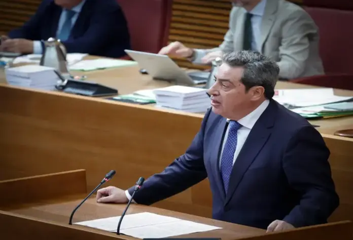 VOX Comunidad Valenciana FOTOGRAFÍA. VALENCIA (COMUNIDAD VALENCIANA) ESPAÑA, 21 DE AGOSTO DE 2026. El portavoz del Grupo Parlamentario VOX en las Cortes Valencianas, José María Llanos Pitarch, ha defendido con firmeza esta mañana, en la Diputación Permanente, el cambio de modelo en la gestión forestal impulsado por VOX. Lasvocesdelpueblo (Ñ Pueblo)