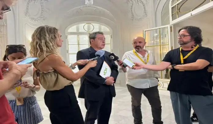 Llanos, VOX FOTOGRAFÍA. VALENCIA (COMUNIDAD VALENCIANA) ESPAÑA, 13 DE AGOSTO DE 2026.El portavoz del Grupo Parlamentario VOX en las Cortes Valencianas, José María Llanos Pitarch, ha mostrado a los medios, tras la Junta de Síndicos, su preocupación por "la invasión tan grave que se está produciendo en Ceuta. Lasvocesdelpueblo (Ñ Pueblo)