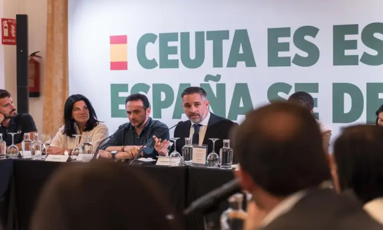FOTOGRAFÍA. REAL MONASTERIO DE SAN LORENZO DE EL ESCORIAL (MADRID) ESPAÑA, 31 DE AGOSTO DE 2026. El presidente de VOX y de Patriots of Europe, Santiago Abascal Conde, ha presidido este lunes la reunión del Comité Ejecutivo Nacional de VOX, a la que asisten también los vicepresidentes y consejeros de VOX en los gobiernos autonómicos; los portavoces nacionales y regionales y los miembros del Comité de Acción Política, con la invasión marroquí de Ceuta (España) desde hace un mes con más de 80.000 inmigrantes ilegales como uno de los puntos del orden del día de la macroreunión del inicio de curso político de VOX, en el Real Monasterio de San Lorenzo de El Escorial (Comunidad de Madrid) España. Lasvocesdelpueblo (Ñ Pueblo)