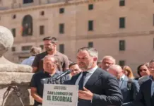 FOTOGRAFÍA. REAL MONASTERIO DE SAN LORENZO DE EL ESCORIAL (MADRID) ESPAÑA, 31 DE AGOSTO DE 2026. El presidente de VOX y de Patriots of Europe, Santiago Abascal Conde, ha presidido este lunes la reunión del Comité Ejecutivo Nacional de VOX, a la que asisten también los vicepresidentes y consejeros de VOX en los gobiernos autonómicos; los portavoces nacionales y regionales y los miembros del Comité de Acción Política, con la invasión marroquí de Ceuta (España) desde hace un mes con más de 80.000 inmigrantes ilegales como uno de los puntos del orden del día de la macroreunión del inicio de curso político de VOX, en el Real Monasterio de San Lorenzo de El Escorial (Comunidad de Madrid) España. Lasvocesdelpueblo (Ñ Pueblo)