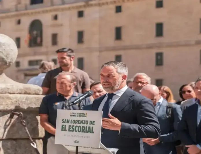 Abascal, VOX FOTOGRAFÍA. REAL MONASTERIO DE SAN LORENZO DE EL ESCORIAL (MADRID) ESPAÑA, 31 DE AGOSTO DE 2026. El presidente de VOX y de Patriots of Europe, Santiago Abascal Conde, ha presidido este lunes la reunión del Comité Ejecutivo Nacional de VOX, a la que asisten también los vicepresidentes y consejeros de VOX en los gobiernos autonómicos; los portavoces nacionales y regionales y los miembros del Comité de Acción Política, con la invasión marroquí de Ceuta (España) desde hace un mes con más de 80.000 inmigrantes ilegales como uno de los puntos del orden del día de la macroreunión del inicio de curso político de VOX, en el Real Monasterio de San Lorenzo de El Escorial (Comunidad de Madrid) España. Lasvocesdelpueblo (Ñ Pueblo)