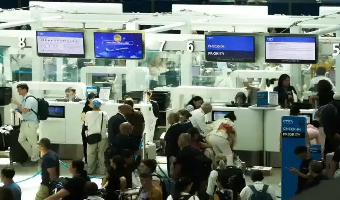Italia mantiene la suspensión de Schengen con España por Ceuta (2) FOTOGRAFÍA. ROMA (ITALIA), 07 DE AGOSTO DE 2026. Italia mantiene la suspensión de Schengen con España por Ceuta. Italia continúa este viernes con los controles a viajeros procedentes de España. Efe