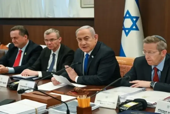 Jerusalén rechaza el acuerdo ni Estado palestino ni Fatahstan ni Hamastán, Bibi Benjamín Netanyahu, Israel, Hamás, Franja de Gaza FOTOGRAFÍA. JERUSALÉN (ISRAEL), 09 DE AGOSTO DE 2026. Jerusalén rechaza el acuerdo: ni Estado palestino ni Fatahstan ni Hamastán. El comandante jefe de las Fuerzas de Defensa de Israel (FDI) del Ejército israelí, el Tzáhal, y primer ministro de la Nación hebrea y judía, "Bibi" Benjamín Netanyahu (2 d); durante la reunión semanal de Ejecutivo de la Tierra Santa este domingo 9 de agosto de 2026. Lasvocesdelpueblo (Ñ Pueblo)