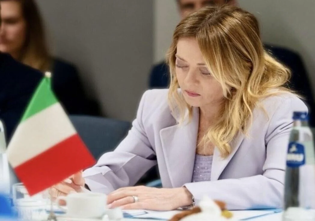 FOTOGRAFÍA. LUGAR Y FECHA RELACIONADOS CON EL CONTENIDO: ROMA (ITALIA), 01 DE AGOSTO DE 2026. Invasión marroquí de Ceuta (España) | Italia pide hacer efectivos los retornos y eliminar incentivos a ilegales. La primera ministra de Italia, Giorgia Meloni, durante una cumbre. Lasvocesdelpueblo (Ñ Pueblo)