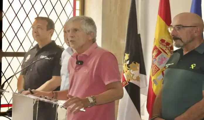 Marlaska En 24 horas se ha revertido la situación en Ceuta FOTOGRAFÍA. CEUTA (ESPAÑA), 01 DE AGOSTO DE 2026. Marlaska: En 24 horas se ha revertido la situación en Ceuta. El ministro del Interior, Fernando Grande-Marlaska (c), en la Delegación del Gobierno de Ceuta. Efe