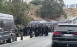 FOTOGRAFÍA. CASTILLEJOS (MARRUECOS), 15 DE AGOSTO DE 2026. Las fuerzas de Seguridad de Marruecos frustraron este sábado un intento de cruzar de forma irregular a la ciudad española de Ceuta de cientos de migrantes, en su mayoría subsaharianos, que se habían ocultado en las afueras de la urbe fronteriza de Fnideq (Castillejos en español). Fuentes de Seguridad marroquíes indicaron a Efe que el incidente se registró en una zona montañosa, en las afueras de Castillejos y al suroeste de Ceuta. Efe