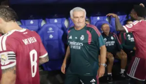 FOTOGRAFÍA. LA CORUÑA (GALICIA) ESPAÑA, 12 DE AGOSTO DE 2026. Novedades en la lista de Mourinho: Diomande, Cucurella, Konaté, Mbappé y Courtois. Detalle de una imagen del pasado 12 de agosto, en la que puede verse al entrenador del Real Madrid, José Mourinho, tras el partido del trofeo Teresa Herrera que Deportivo La Coruña y Real Madrid disputaron esta semana en el estadio de Riazor, en La Coruña. Efe