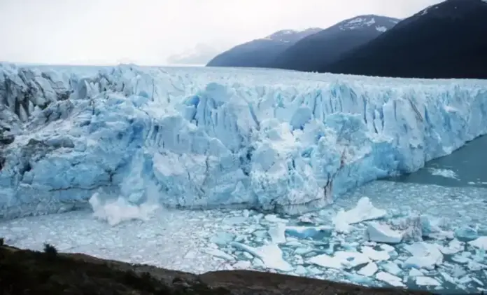 FOTOGRAFÍA. SAN JUAN (REPÚBLICA DE ARGENTINA), 29 DE AGOSTO DE 2026. Detalle de una imagen que muestra un glaciar en San Juan (Argentina). Greenpeace/Efe