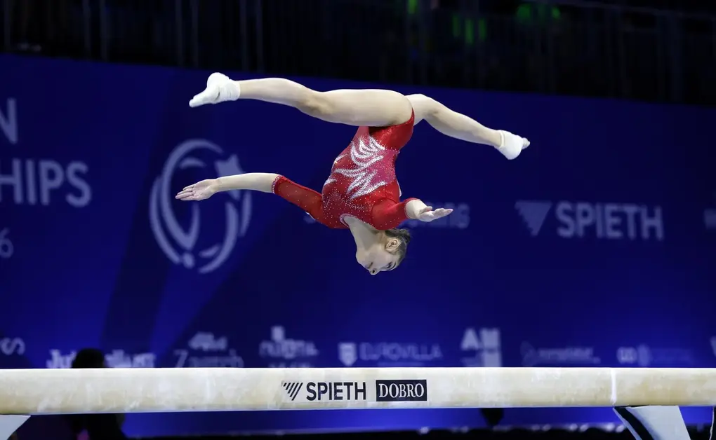 FOTOGRAFÍA. ZAGREB (CROACIA), 16 DE AGOSTO DE 2026. Rusia, campeona de Europa de gimnasia artística femenina. La rusa Liudmila Roshchina en acción durante la final por equipos de los Europeos de gimnasia artística de Zagreb. Efe