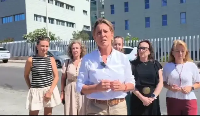 María Elisa García Fuster FOTOGRAFÍA. CEUTA (ESPAÑA), 04 DE AGOSTO DE 2026. Portavoz de Sanidad: Los inmigrantes ilegales han colapsado el servicio sanitario en Ceuta. La portavoz nacional de Sanidad de VOX, María Elisa García Fúster, ha visitado este martes Ceuta, donde ha advertido de las consecuencias que, en su opinión, está teniendo la invasión de inmigrantes ilegales en la ciudad autónoma. Lasvocesdelpueblo Ñ Pueblo)