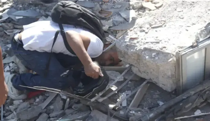 Terremoto Colombia 24 fallecidos y 20 edificios colapsados en Cali (2) FOTOGRAFÍA. CALI (COLOMBIA), 10 DE AGOSTO DE 2026. Terremoto Colombia: 24 fallecidos y 20 edificios colapsados en Cali. Un hombre fue captado este 10 de agosto al buscar entre los escombros de un edificio colapsado en Cali (Colombia), luego del fuerte terremoto de magnitud 7,4 que sacudió a buena parte del país suramericano. Efe