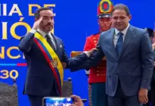 FOTOGRAFÍA. CALI (COLOMBIA), 07 DE AGOSTO DE 2026.- El abogado y patriota presidente electo de Colombia, Abelardo Gabriel de la Espriella Otero (El Tigre) (i); reacciona tras jurar como presidente de Colombia para el periodo 2026-2030, este viernes en Cali (Colombia). "Juro a Dios y prometo al pueblo cumplir fielmente la Constitución y las leyes de Colombia", dijo De la Espriella al jurar ante el presidente del Congreso de los Diputados de Colombia, Honorio Miguel Henríquez Pinedo (Honorio Henríquez) (d); quien acto seguido le impuso la banda presidencial. Lasvocesdelpueblo (Ñ Pueblo)