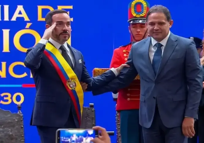 Toma de posesión de El Tigre y del vicepresidente José Manuel Restrepo Abondano, presidente y vicepresidente de Colombia, Abelardo Gabriel de la Espriella Otero (El Tigre) (3) FOTOGRAFÍA. CALI (COLOMBIA), 07 DE AGOSTO DE 2026.- El abogado y patriota presidente electo de Colombia, Abelardo Gabriel de la Espriella Otero (El Tigre) (i); reacciona tras jurar como presidente de Colombia para el periodo 2026-2030, este viernes en Cali (Colombia). "Juro a Dios y prometo al pueblo cumplir fielmente la Constitución y las leyes de Colombia", dijo De la Espriella al jurar ante el presidente del Congreso de los Diputados de Colombia, Honorio Miguel Henríquez Pinedo (Honorio Henríquez) (d); quien acto seguido le impuso la banda presidencial. Lasvocesdelpueblo (Ñ Pueblo)