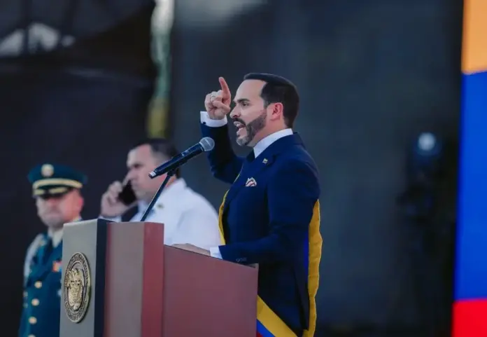 Toma de posesión de El Tigre y del vicepresidente José Manuel Restrepo Abondano, presidente y vicepresidente de Colombia, Abelardo Gabriel de la Espriella Otero (El Tigre) (8) FOTOGRAFÍA. CALI (COLOMBIA), 07 DE AGOSTO DE 2026.- El abogado y patriota presidente de Colombia, Abelardo Gabriel de la Espriella Otero (El Tigre) (c), habla durante su primer discurso como mandatario, donde manifestó que el país necesita una "regeneración económica que fortalezca la iniciativa privada, la inversión, la confianza y el empleo digno", este viernes en Cali (Colombia). Momentos antes: "Juro a Dios y prometo al pueblo cumplir fielmente la Constitución y las leyes de Colombia", dijo El Tigre al jurar ante el presidente del Congreso de los Diputados de Colombia, Honorio Miguel Henríquez Pinedo (Honorio Henríquez). Lasvocesdelpueblo (Ñ Pueblo)