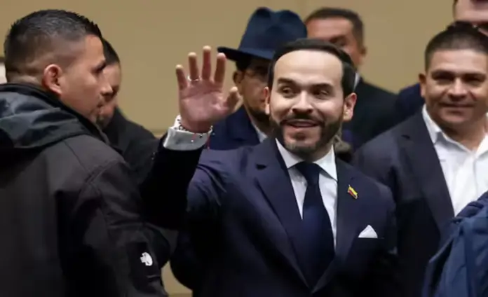VOX y Fundación Disenso acompañan al Tigre en su toma de posesión en Colombia, presidente electo Abelardo Gabriel de la Espriella Otero, El Tigre FOTOGRAFÍA. BOGOTÁ (COLOMBIA), 30 DE JULIO DE 2026. VOX y Fundación Disenso acompañan al Tigre en su toma de posesión en Colombia. El presidente electo de Colombia, Abelardo Gabriel de la Espriella Otero "El Tigre", saluda durante un empalme territorial con alcaldes de Cundinamarca este jueves, en Bogotá (Colombia). Efe