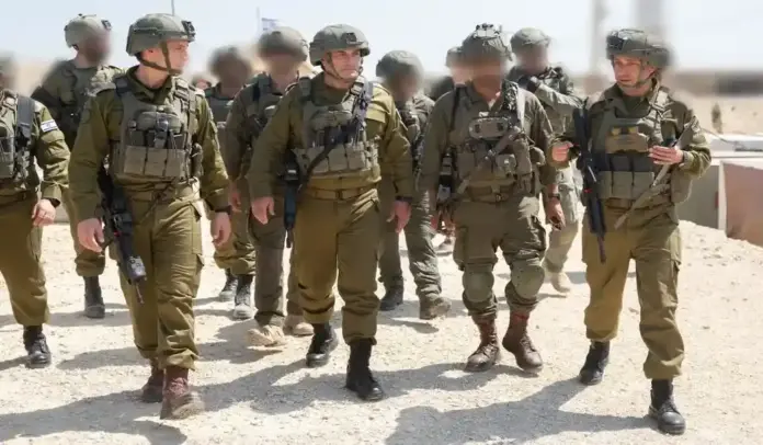 FOTOGRAFÍA. GAZA (FRANJA DE GAZA), 05 DE AGOSTO DE 2026. Zamir visita a las tropas en Gaza: nunca más un 7 de octubre. El jefe del Estado Mayor de las Fuerzas de Defensa de Israel (FDI) del Ejército del Estado de Israel, el Tzáhal, el general Eyal Zamir, ha realizado hoy, miércoles 5 de agosto, una visita de campo en el sector de Gaza, acompañado del comandante de la Región Sur, el general de brigada Yaniv Asor, el comandante de la División 99, el general de brigada Elad Tsuri, y el comandante de la División de Gaza, el general de brigada Liron Batito, junto con varios otros comandantes. Lasvocesdelpueblo (Ñ Pueblo)