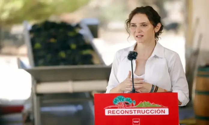 FOTOGRAFÍA. MADRID (COMUNIDAD DE MADRID) ESPAÑA, 24 DE AGOSTO DE 2026. En la imagen, la presidente del Gobierno autonómico de la Comunidad de Madrid y líder del Partido Popular (PP) en la región madrileña, Isabel Natividad Díaz Ayuso, registrada este lunes durante una rueda de prensa, en la que la dirigente migracionista y globalista ha quitado importancia sobre la polémica sobre un ático que le afecta directamente. Efe