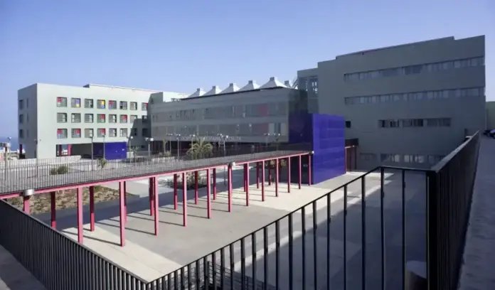 FOTOGRAFÍA. CEUTA (ESPAÑA), 06 DE AGOSTO DE 2026. Un total de 17 personas permanecen ingresadas en el Hospital Universitario de Ceuta como consecuencia de las heridas sufridas durante la entrada masiva a la ciudad autónoma registrada el pasado jueves, cuando accedieron más de 70.000 personas procedentes de Marruecos. Efe